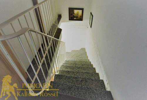 Geschosstreppe in den Keller - 