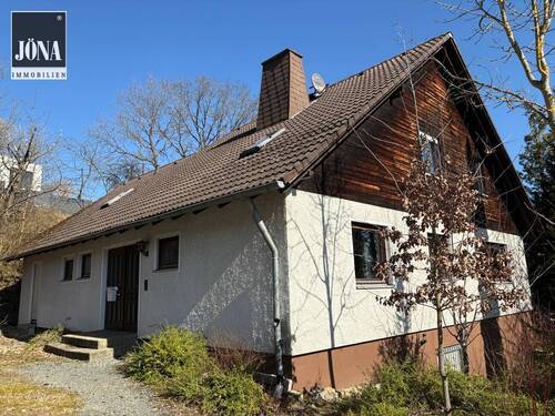 Bild 1 - Auf die Lage kommt es an! Viel Wohnraum auf großen Grundstück in ruhiger Lage