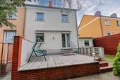 Rückfront mit Terrasse - 