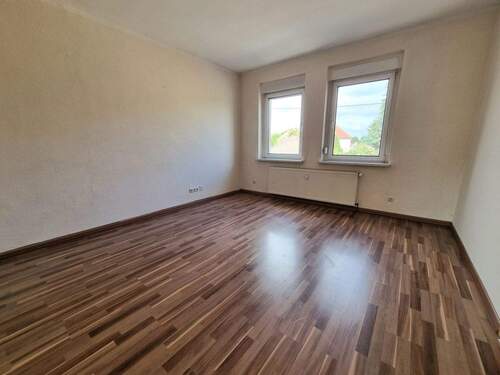 Zimmer - 1 Zimmer Mehrfamilienhaus, Wohnhaus zum Kaufen in Neukieritzsch