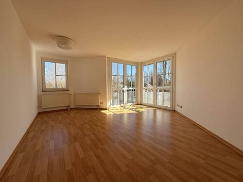Wohnzimmer - 2 Zimmer Etagenwohnung zur Miete in Zwickau