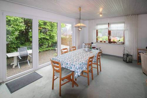 lichtdurchflutetes Esszimmer mit Terrassenzugang - 