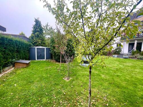 Garten mit Gerätehäuschen - 