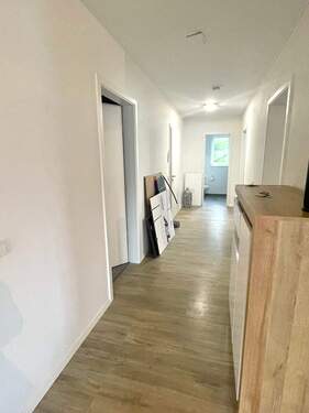 Flurblick zum Wohnungseingang - 