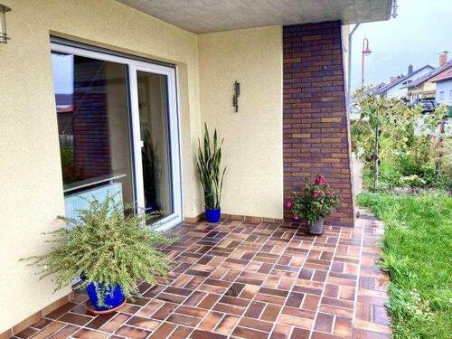Terrasse - Großzügige Zwei-Zimmerwohnung in sehr ruhiger und ansprechender Wohnlage mit toller Terrasse