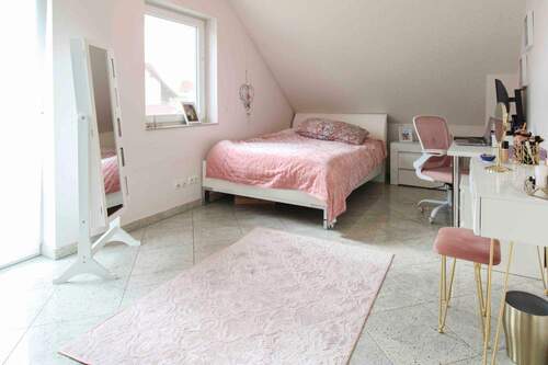Schlafzimmer OG mit Balkon - 