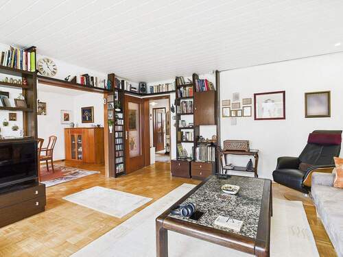 Wohnzimmer - Etagenwohnung mit 108,10 m&sup2; in Stuttgart zum Kaufen