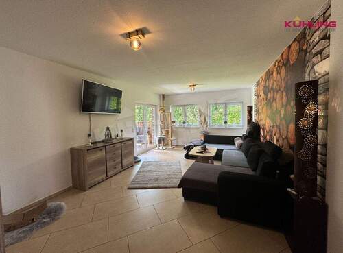 Wohnzimmer mit Zugang zum Terrasse - 