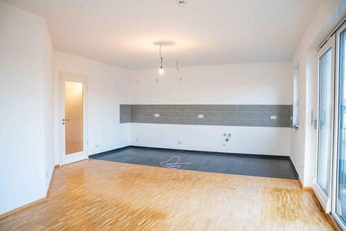 Küche/Wohnzimmer - 4 Zimmer Etagenwohnung zum Kaufen in Dresden