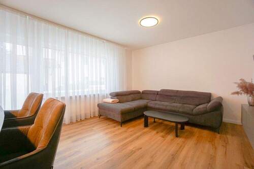 Wohnzimmer - 5 Zimmer Doppelhaushälfte zum Kaufen in Fürth