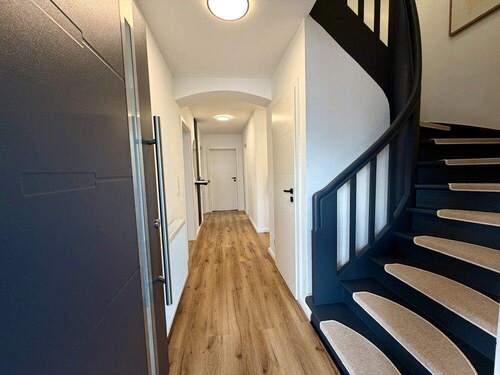 Hauseingang / Flur - 