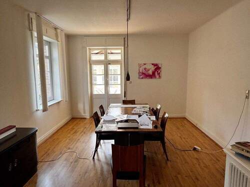 Besprechungsraum mit Wintergarten im Erdgeschoss - 