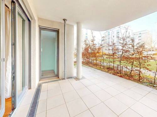 Titelbild - Wohnen am Wasser: Großzügige 5-Zimmer-Terrassenwohnung mit Garten und Westterrasse