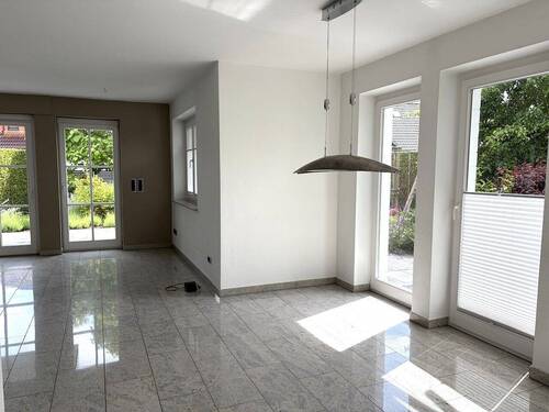 Wohn/Esszimmer - 