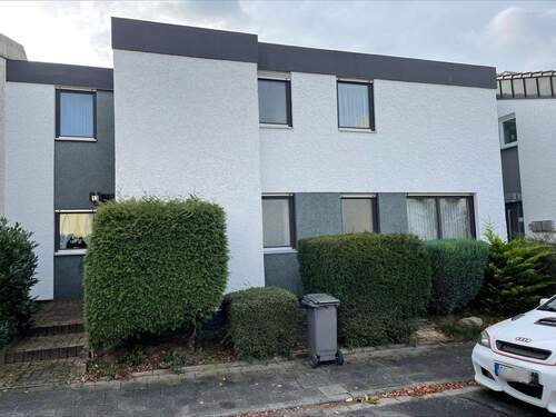 Vorderansicht des Hauses - 5 Zimmer Mehrfamilienhaus, Wohnhaus zum Kaufen in Egelsbach