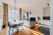 Wohn- und Essbereich - Modern, mittendrin, mit Balkon zur Sonne - 2-Zimmer im Boxhagener Kiez