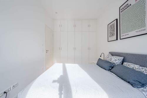 Schlafzimmer mit Einbauschrank - 