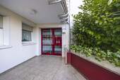 Hauseingang Mehrfamilienhaus - 