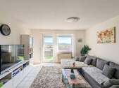 Wohnzimmer - Gemütliche 3-Zimmer-Wohnung mit sonnigem Balkon und Naturblick