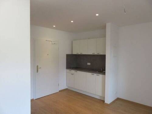 Eingangs- u. Küchenbereich - 1 Zimmer Etagenwohnung in Plauen