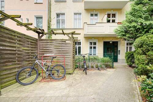 Fassade - **City West*: Solide vermietete Gründerzeit-Wohnung ++ 3 Zimmer ++ Balkon ++ Provisionsfrei