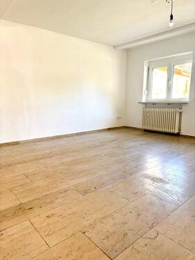 Esszimmer/ Wohnzimmer - +++ 3-ETAGEN-HAUS MIT VIEL PLATZ UND GROßER TERRASSE IN WEIHERHOF +++