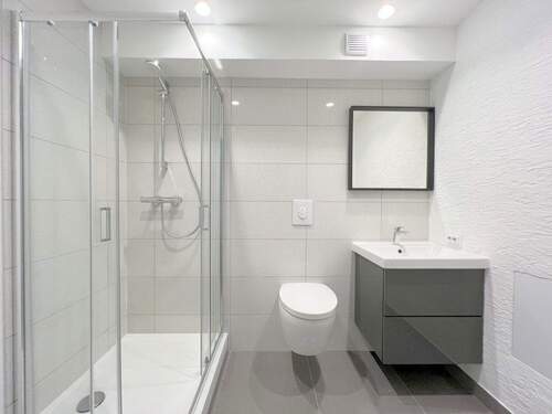 Gäste-WC mit Dusche EG - 