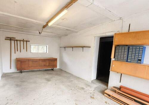 Garage mit KI eingerichtet - 