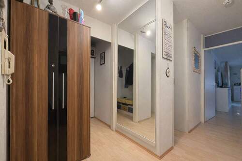 Flur - Etagenwohnung mit 63,00 m&sup2; in Wernau zum Kaufen