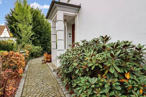 Eingangsbereich - 6 Zimmer Einfamilienhaus zum Kaufen in Lage