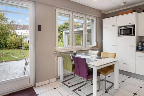 Küche - 6 Zimmer Einfamilienhaus in Lage