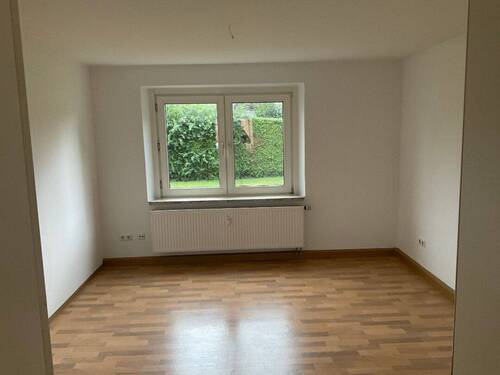 Wohnzimmer - 3 Zimmer Etagenwohnung zur Miete in Altenstadt a.d.Waldnaab
