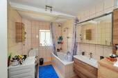 Badezimmer - 4 Zimmer Etagenwohnung zum Kaufen in Schwabach
