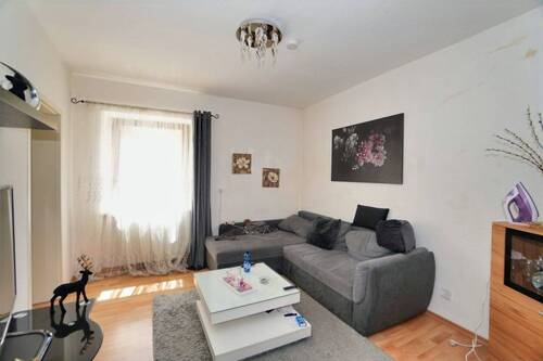 Wohnzimmer - 4 Zimmer Etagenwohnung in Schwabach