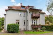 Blick zur Wohnung im Hochparterre - 3 Zimmer Etagenwohnung in Dresden
