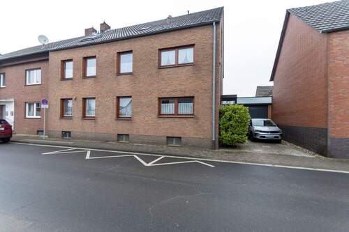 Hauansicht - 2-3 Familienhaus mit großem Grundstück am Rhein