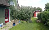 Blick auf das Gartenhaus - 
