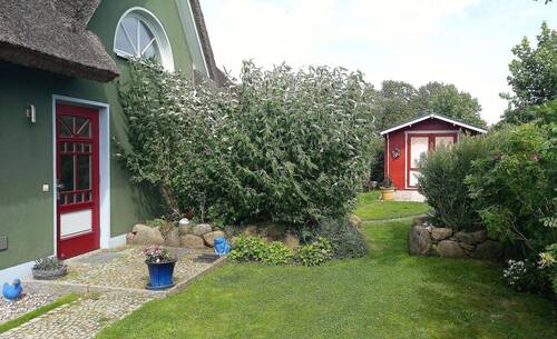 Blick auf das Gartenhaus - 