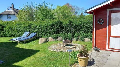 Grillplatz neben der Hütte - 