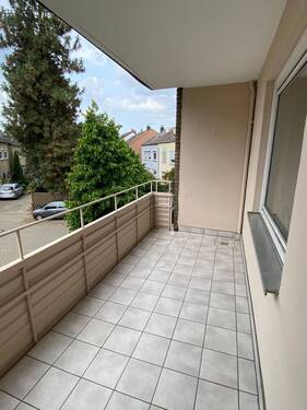 Balkon.jpg - Renovierte 3-Zimmer Wohnung mit Balkon