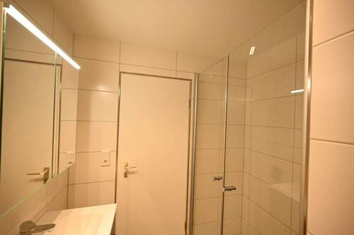Geräumige Dusche - 