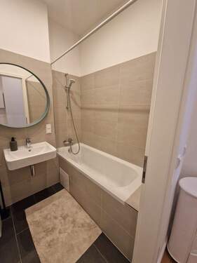 Badezimmer Ansicht 1.jpg - Etagenwohnung mit 35,00 m² in Berlin zur Miete