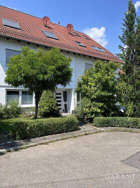 Außenansicht Eingangsbereich NO - Schönes, familienfreundliches Reiheneckhaus im Grünen!