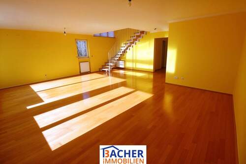 Wohnzimmer - 4 Zimmer Etagenwohnung in Tuttlingen