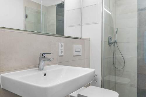 Badezimmer - Top Saniertes Denkmal 2-Raum-Wohnung - Einbauküche, Balkon, Parkett, CAT-7-Verkabelung, Abstellraum