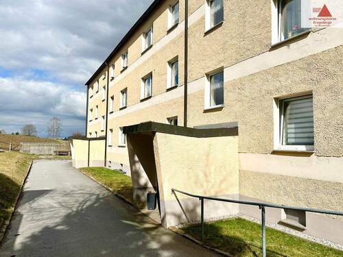 Mehrfamilienhaus in Sehmatal-Neudorf - 3 Zimmer Etagenwohnung in Sehmatal / Neudorf