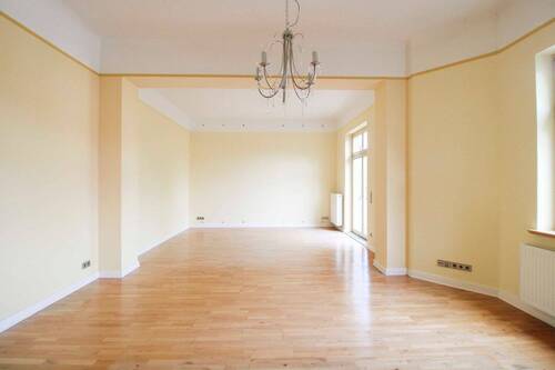 Wohnzimer - 4 Zimmer Etagenwohnung zum Kaufen in Magdeburg