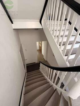 Schöne weiße Treppe - 
