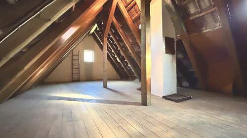 ... Spitzboden - 