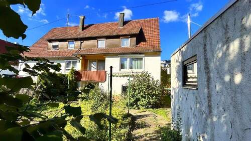 Hausansicht 1 - Familienfreundliche Doppelhaushälfte mit Modernisierungspotenzial direkt in Mössingen